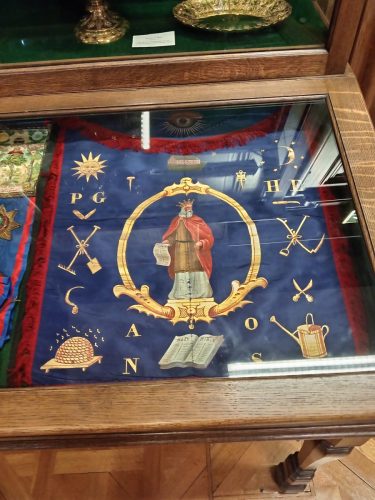 Free-Gardeners-Apron-1